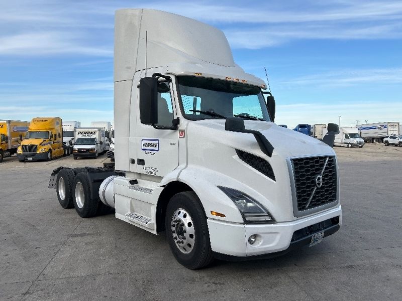 Used Volvo Day Cab Trucks for Sale in WI - Penske Used Trucks