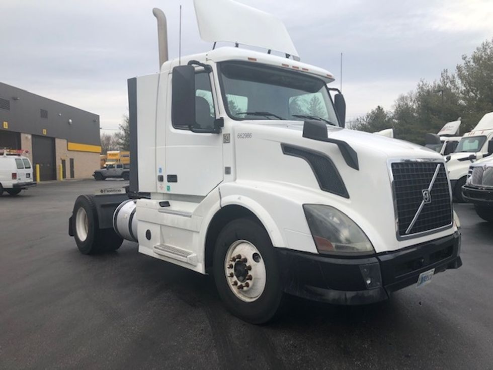 Used 2013 Volvo Tractor Day Cab Tractor - Unit 662986 - Penske Used Trucks