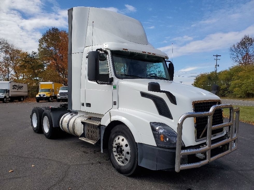 Used 2015 Volvo Tractor Day Cab Tractor - Unit 112634 - Penske Used Trucks