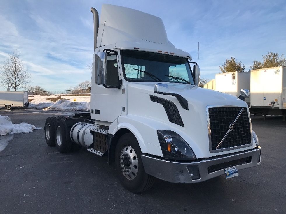 Used Volvo Day Cab Trucks for Sale in PA - Penske Used Trucks