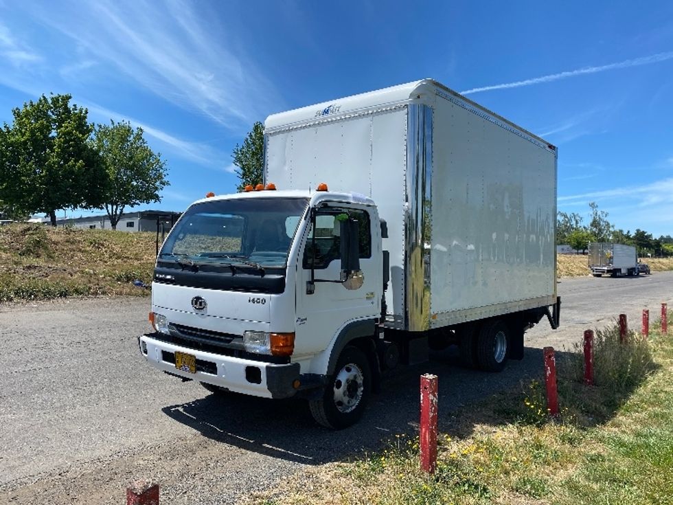 Nissan box truck