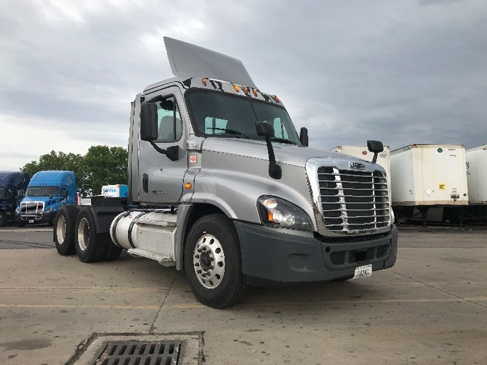 Used Day Cab Trucks for Sale in KS - Penske Used Trucks