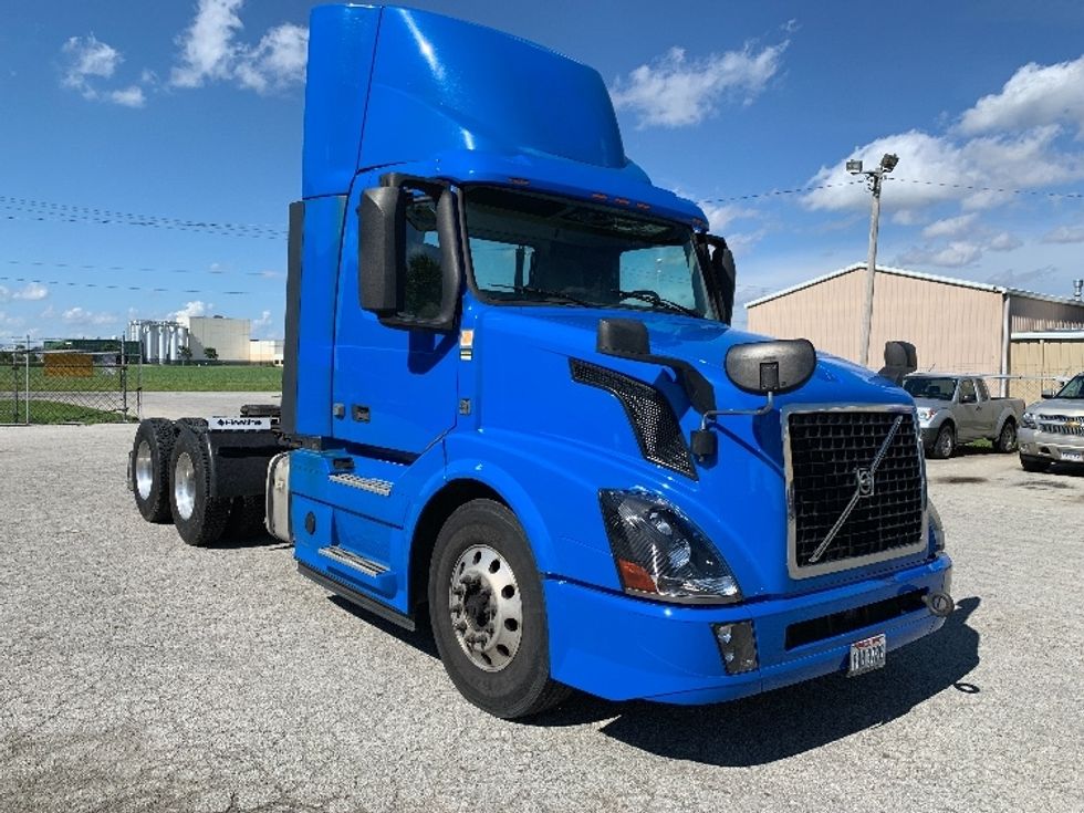 Used 2016 Volvo Tractor Day Cab Tractor - Unit 137006 - Penske Used Trucks