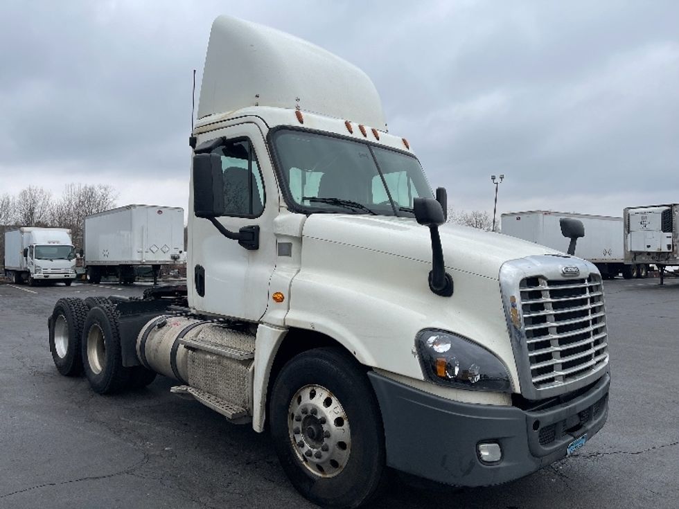 Used 2017 Freightliner Tractor Day Cab Tractor - Unit 161311 - Penske ...