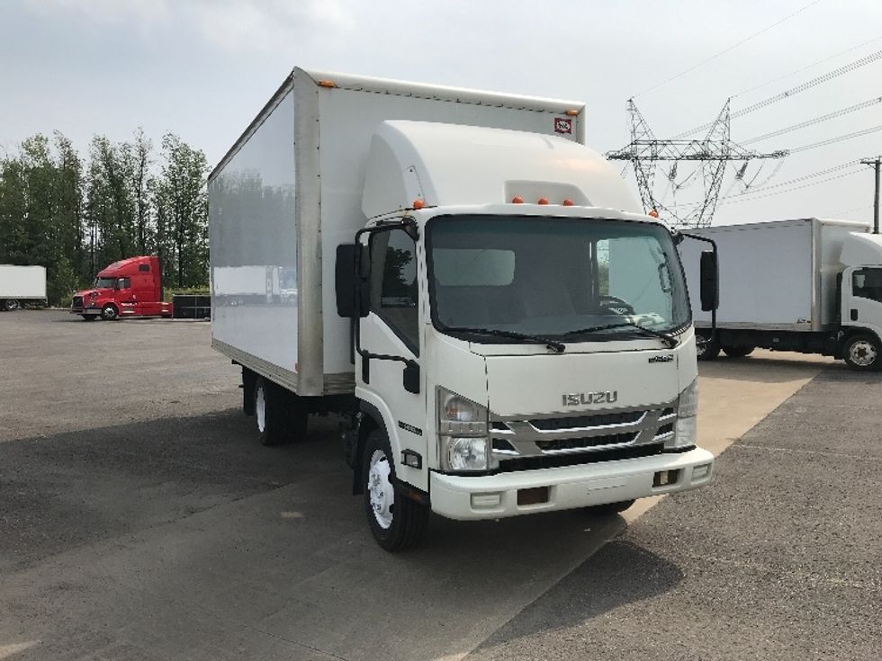 Used Isuzu NPR Trucks For Sale - Penske Used Trucks