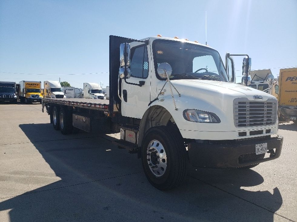 Used Flatbed Trucks for Sale - Penske Used Trucks