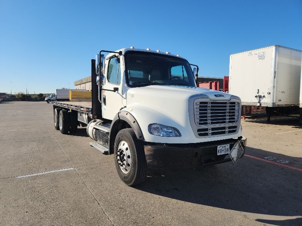 Used Freightliner Flatbed Trucks for Sale - Penske Used Trucks