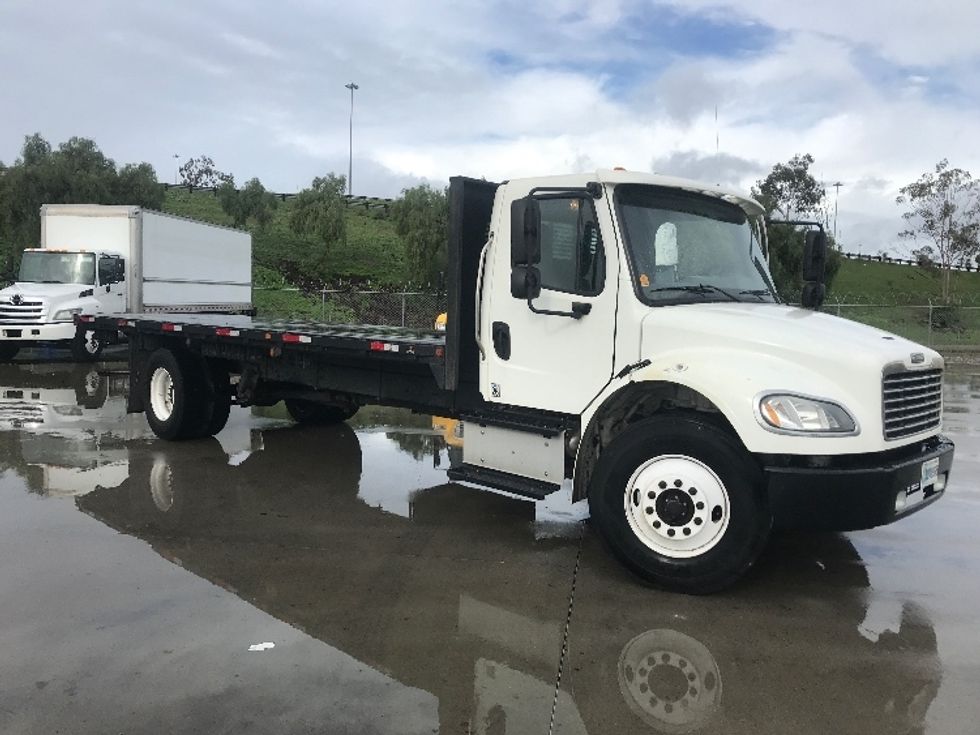 Used Flatbed Trucks for Sale - Penske Used Trucks