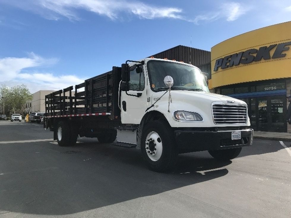 Used Flatbed Trucks for Sale - Penske Used Trucks