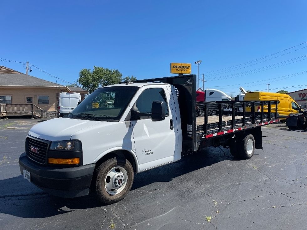 2020 GMC G33903 Flatbed Truck