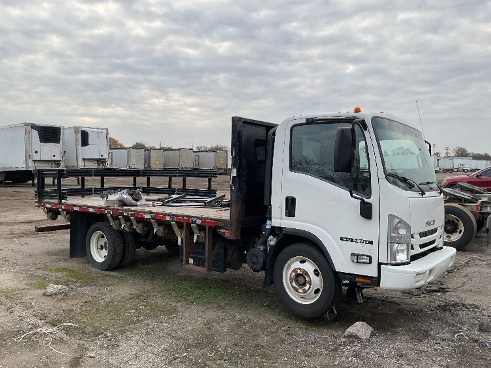 2019 Isuzu NRR Flatbed Truck