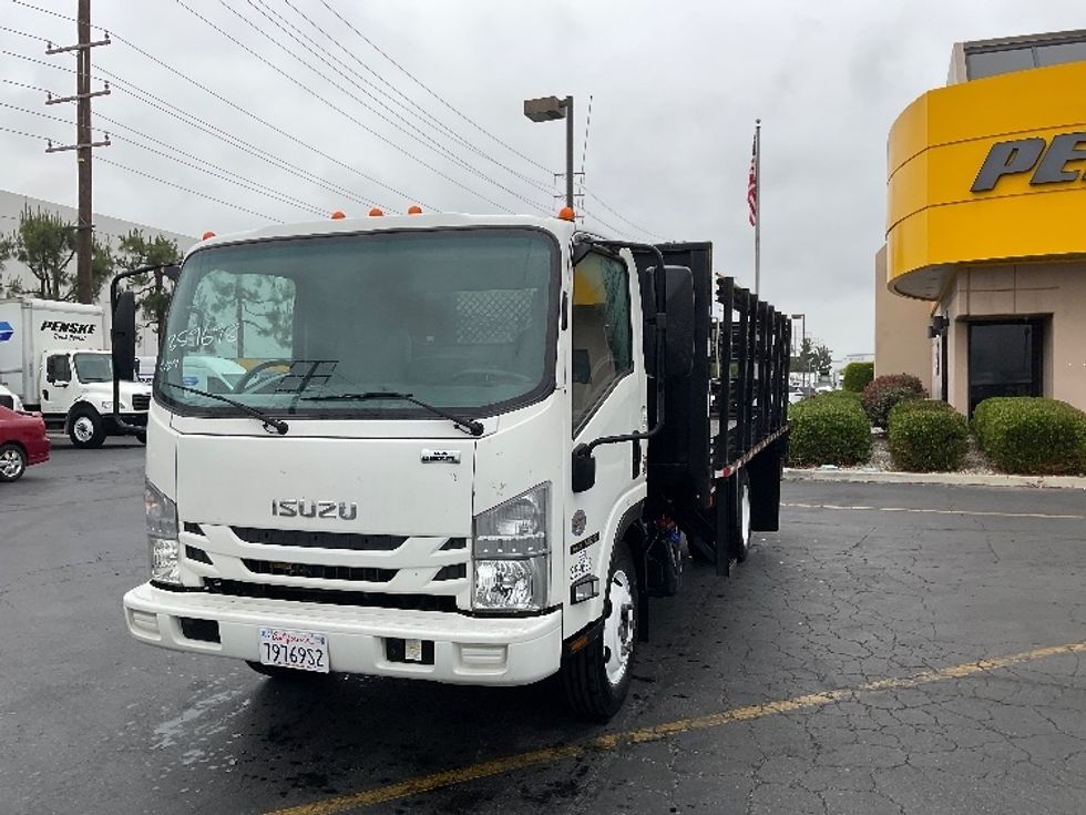 2020 Isuzu NRR Flatbed Truck