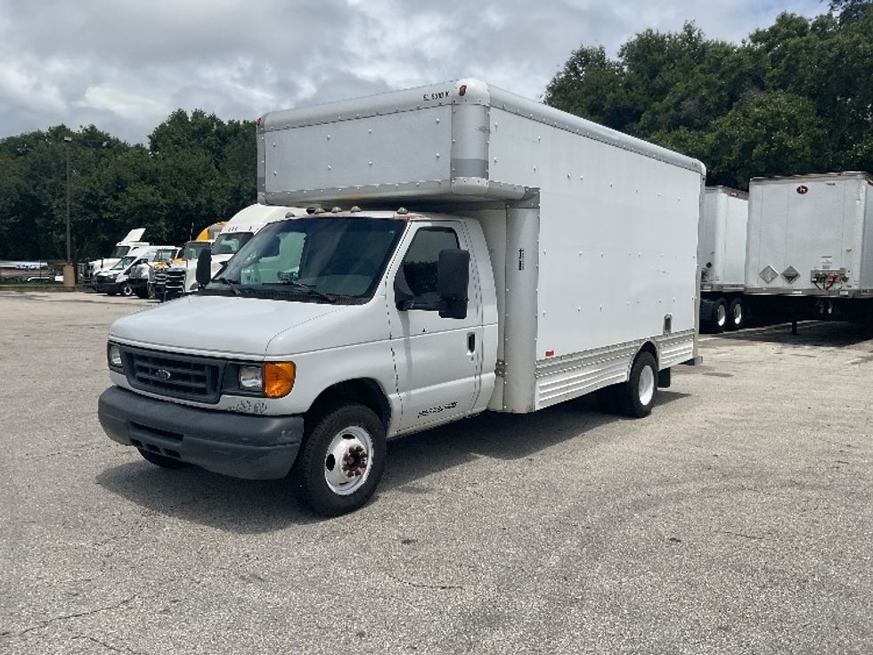 2006 Ford E450 Light Duty Box Truck