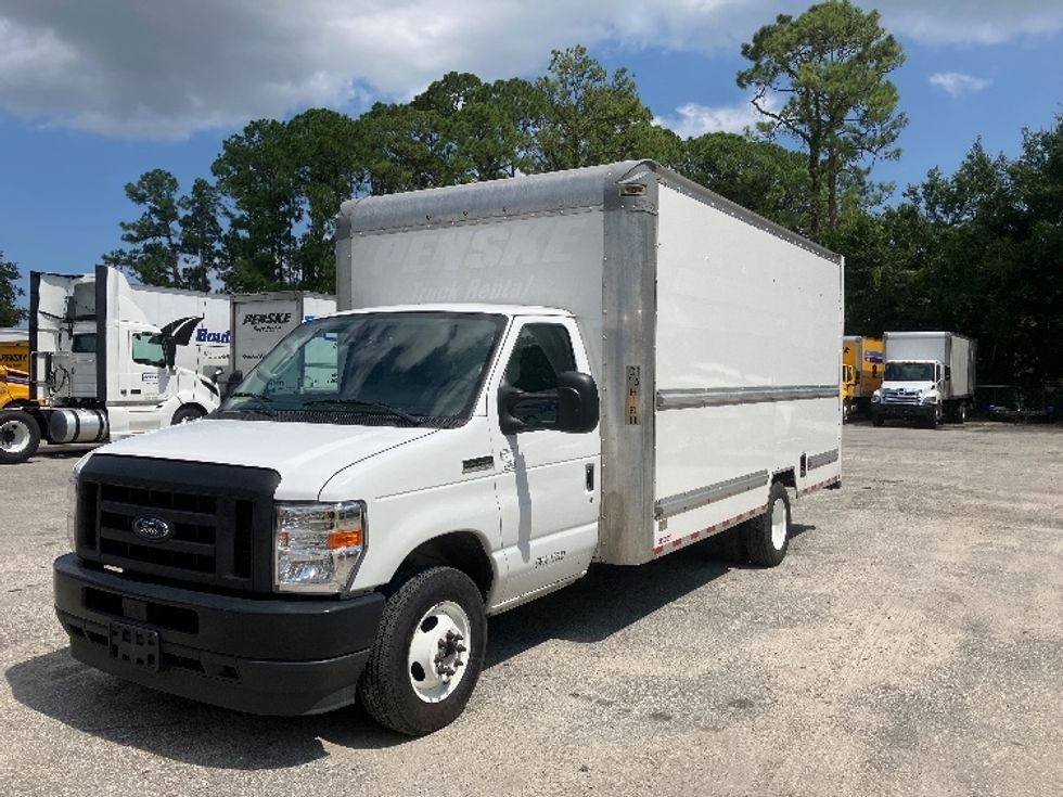 Used Ford Light Duty Box Trucks for Sale - Penske Used Trucks