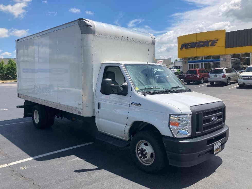 Used Ford Light Duty Box Trucks for Sale - Penske Used Trucks