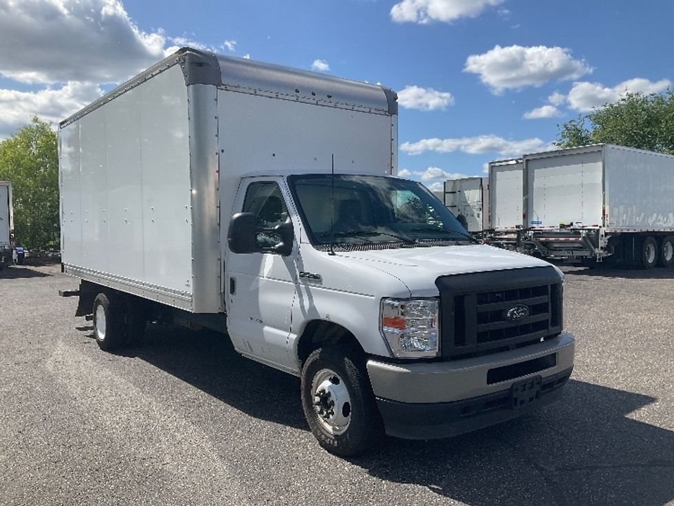 Used Ford Light Duty Box Trucks for Sale - Penske Used Trucks