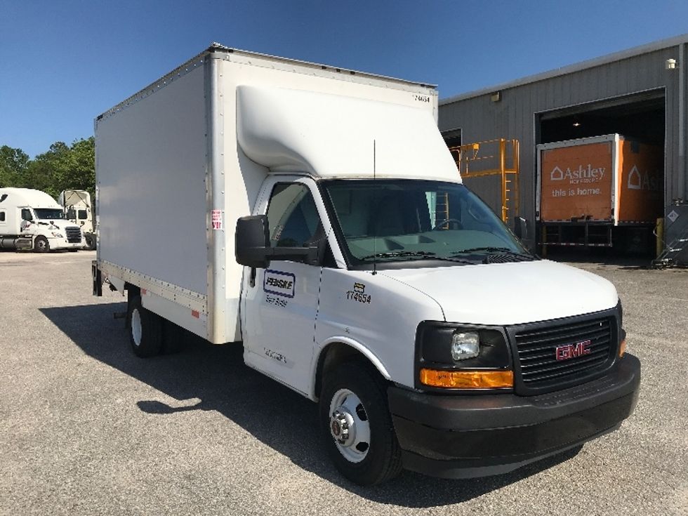 Used GMC Savana G33803 Light Duty Box Trucks for Sale - Penske Used Trucks