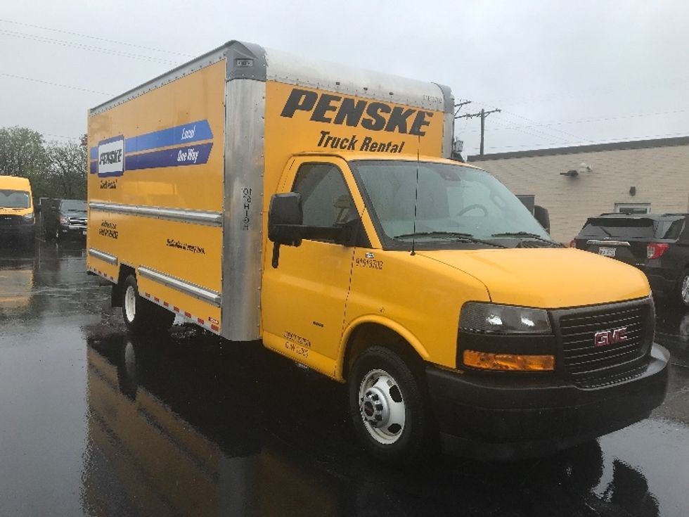 Used Light Duty Box Trucks for Sale in WI - Penske Used Trucks