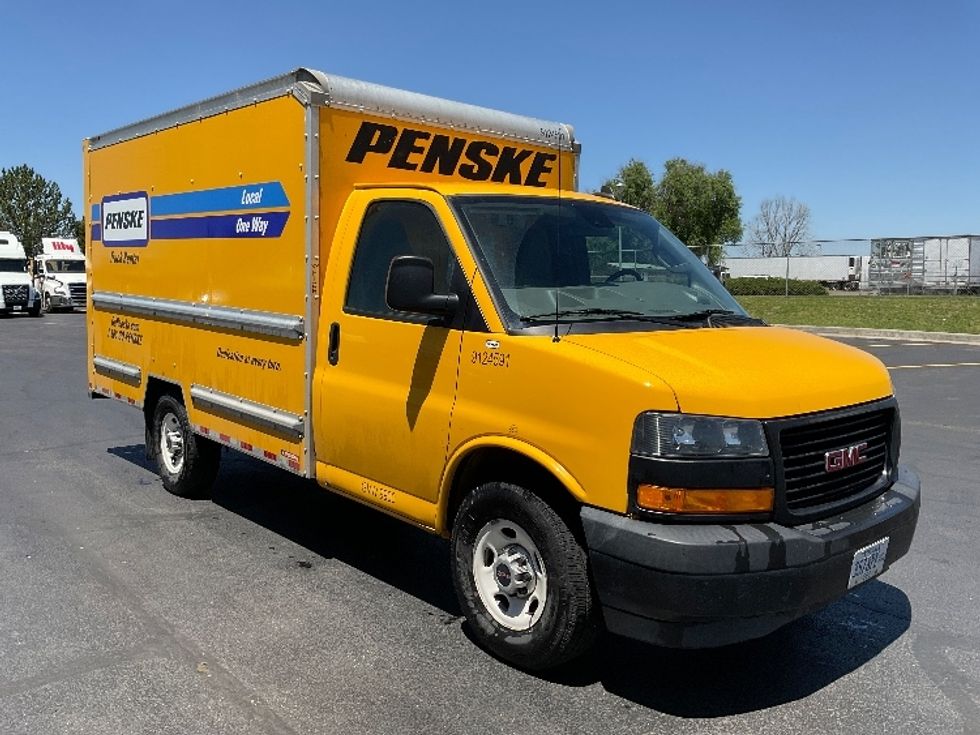 Used GMC Savana G33503 Light Duty Box Trucks for Sale - Penske Used Trucks