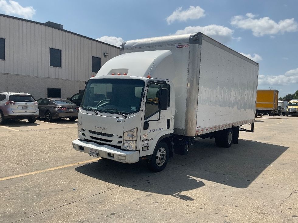 Used Isuzu NPR Trucks For Sale - Penske Used Trucks