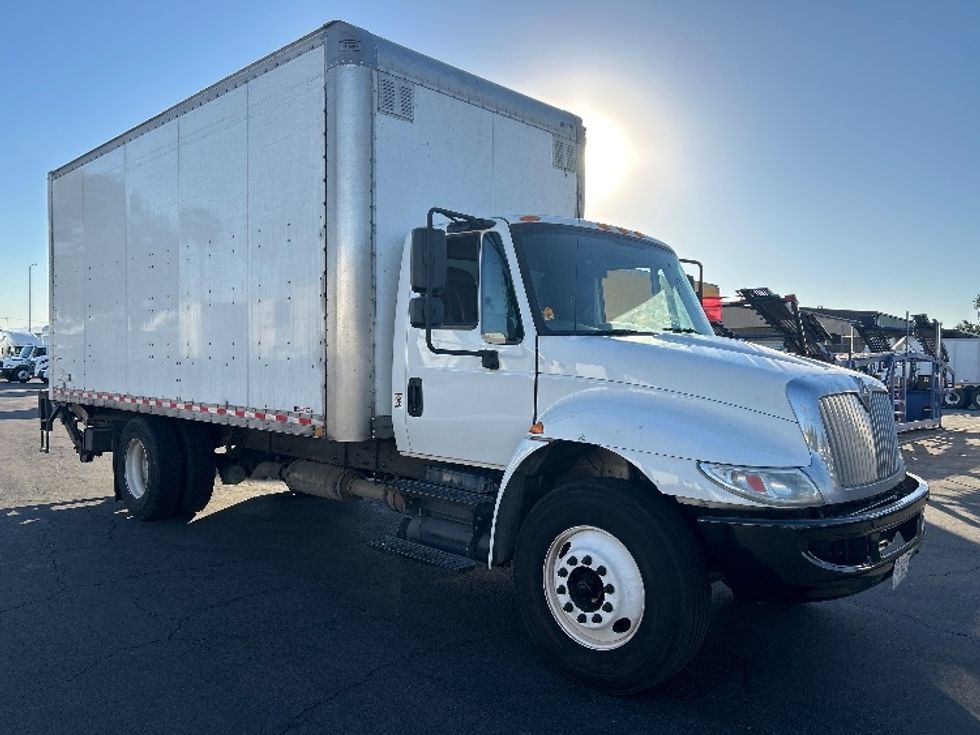 2017 International 4300 Medium Duty Box Truck