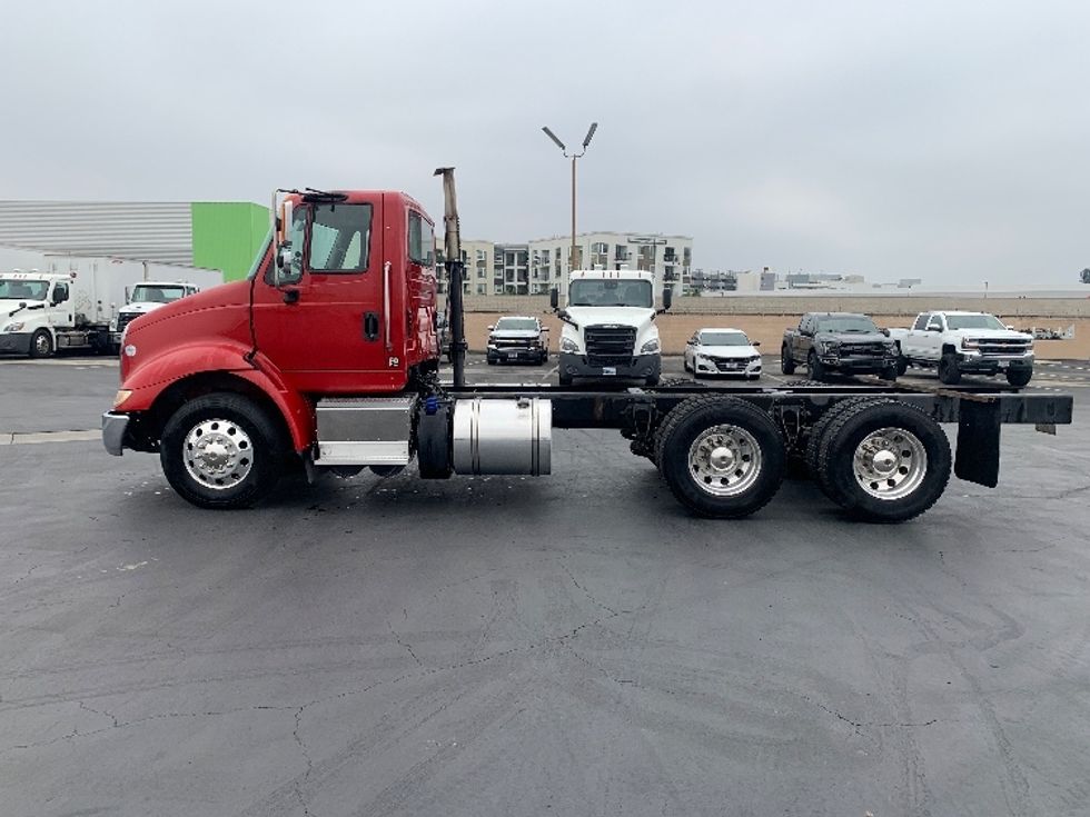 2016 International 8600 Cab and Chassis Truck