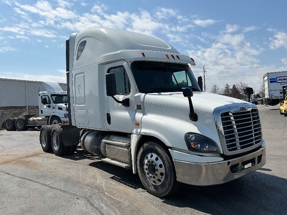 2015 Freightliner Cascadia 12564ST Sleeper Tractor