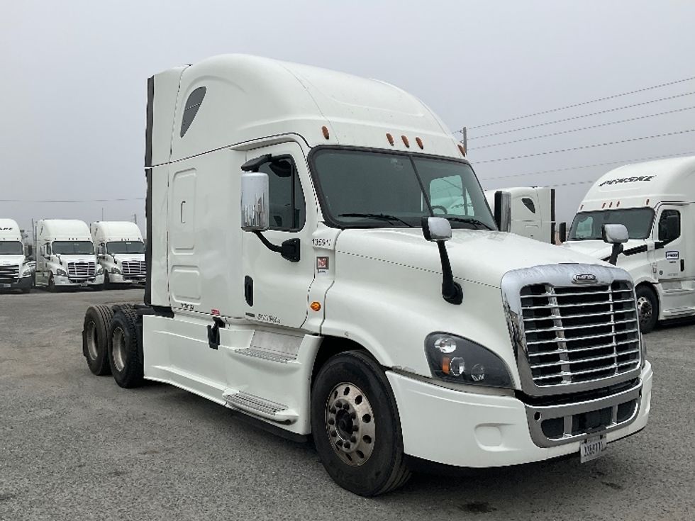 Used Sleeper Trucks for Sale in FL - Penske Used Trucks