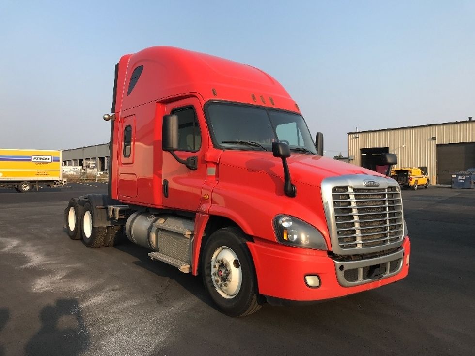 Used 2017 Freightliner Tractor Sleeper Tractor - Unit 160540 - Penske ...