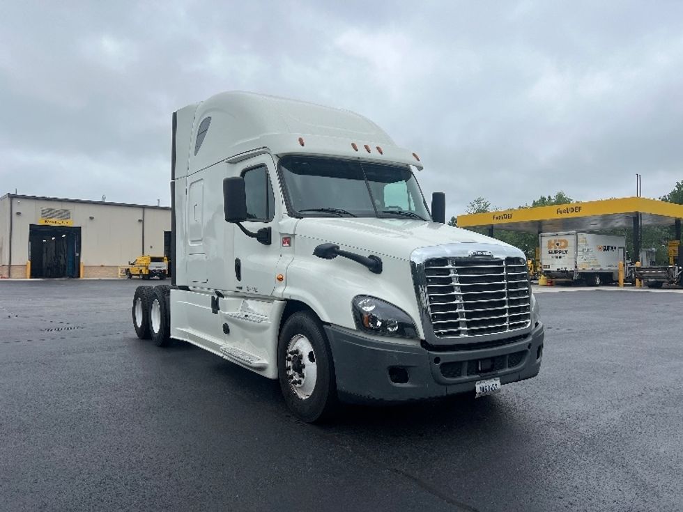 2018 Freightliner Cascadia 12564ST Sleeper Tractor