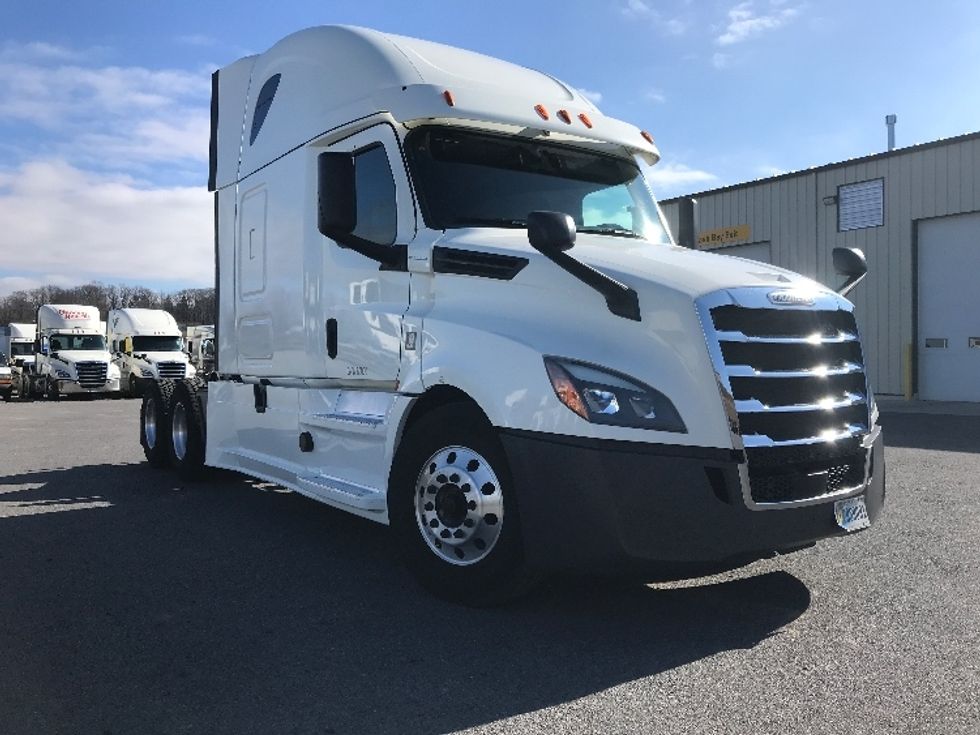 2018 Freightliner T12664ST Sleeper Tractor