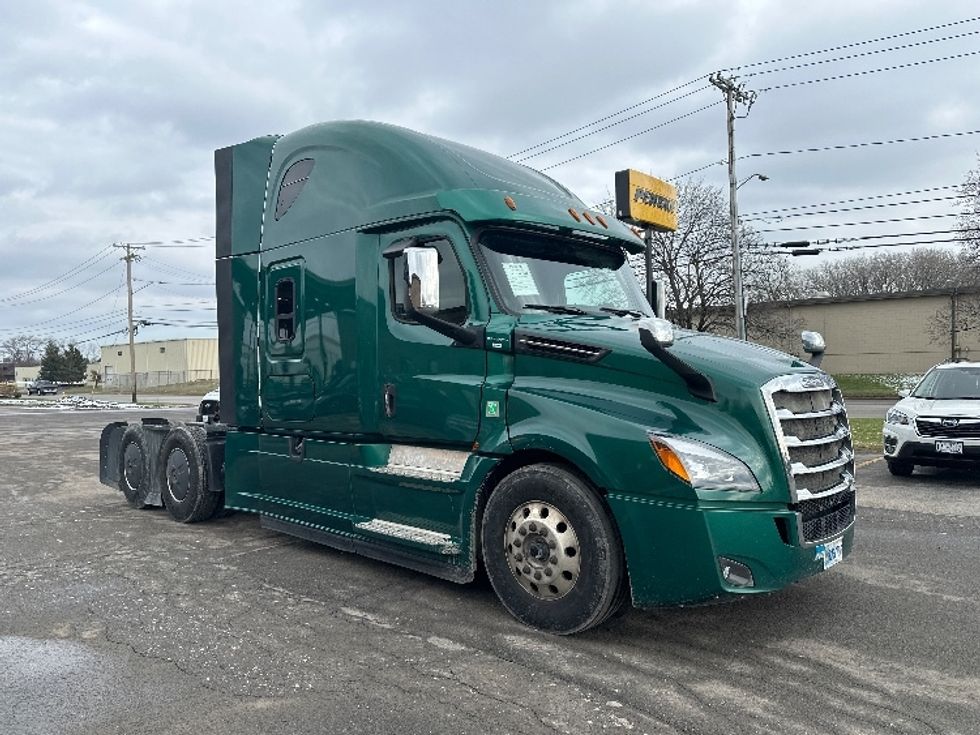 2018 Freightliner T12664ST Sleeper Tractor