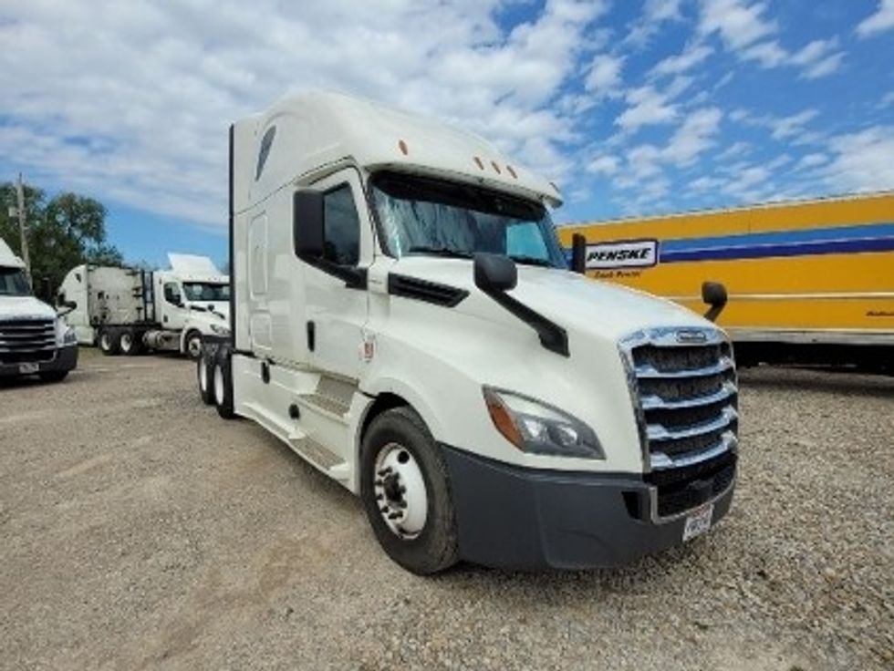 2018 Freightliner T12664ST Sleeper Tractor