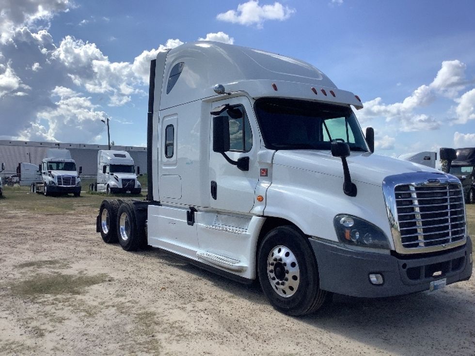 2019 Freightliner Cascadia 12564ST Sleeper Tractor