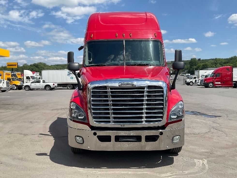 2019 Freightliner Cascadia 12564st Sleeper Tractor