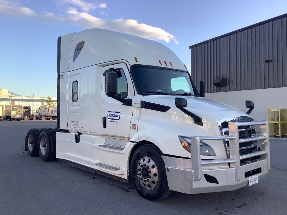 2019 Freightliner T12664ST Sleeper Tractor