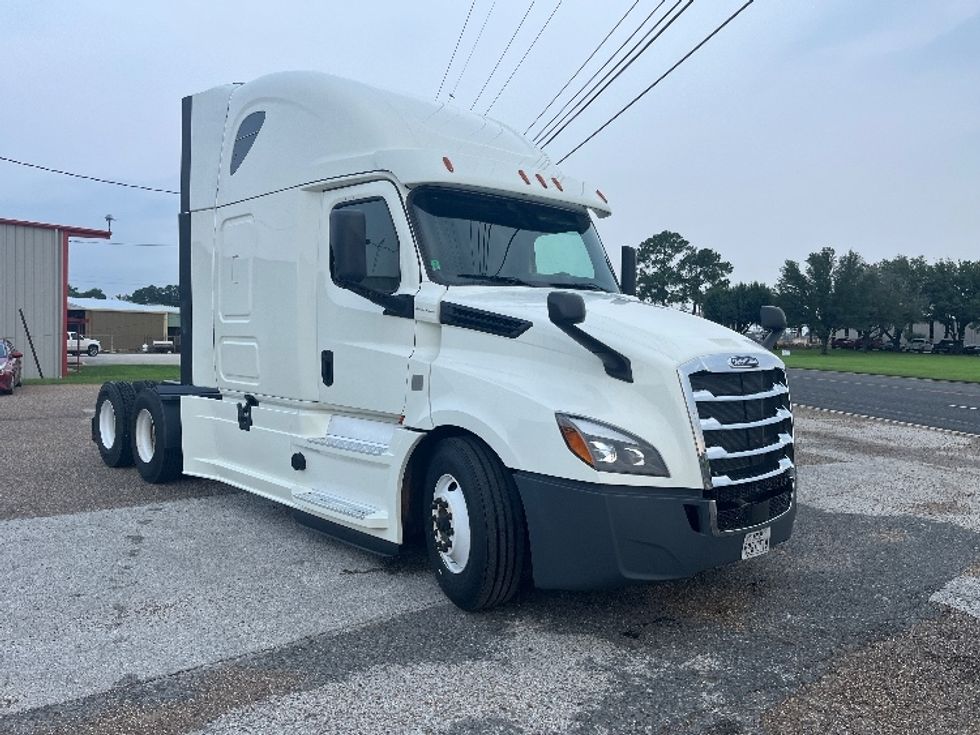 2019 Freightliner T12664ST Sleeper Tractor