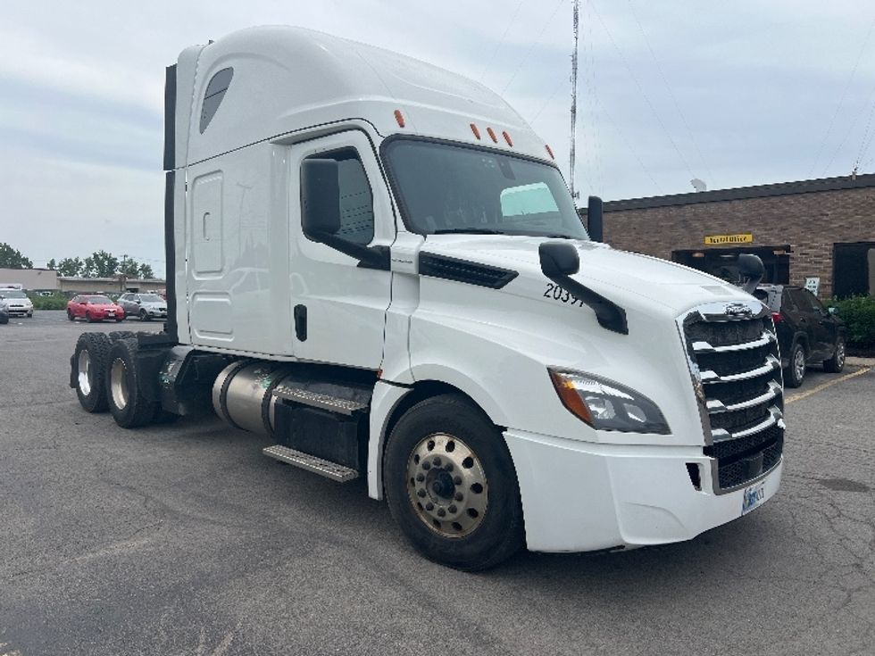 2019 Freightliner T12664ST Sleeper Tractor