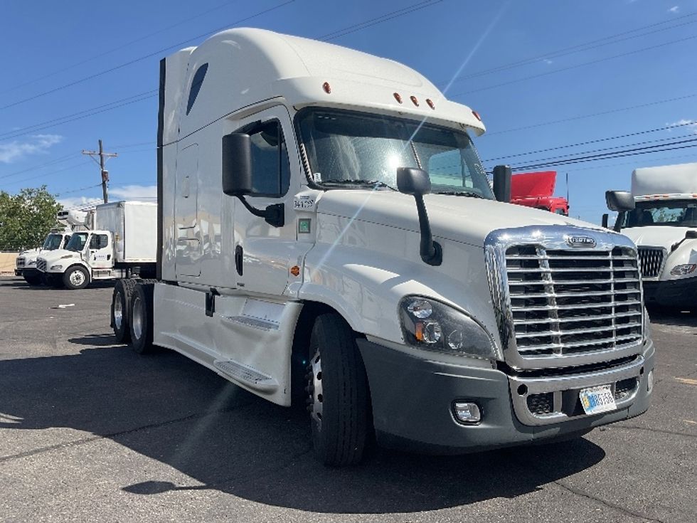 2020 Freightliner Cascadia 12564ST Sleeper Tractor