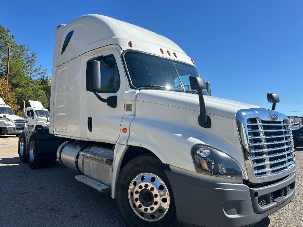 2020 Freightliner Cascadia 12564ST Sleeper Tractor