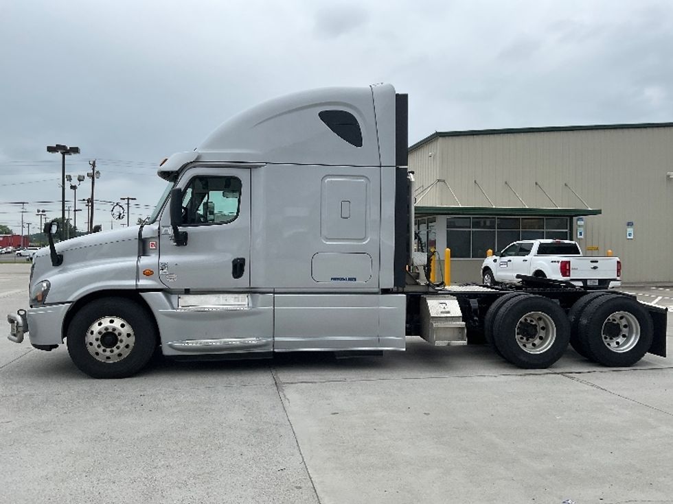 2020 Freightliner Cascadia 12564ST Sleeper Tractor