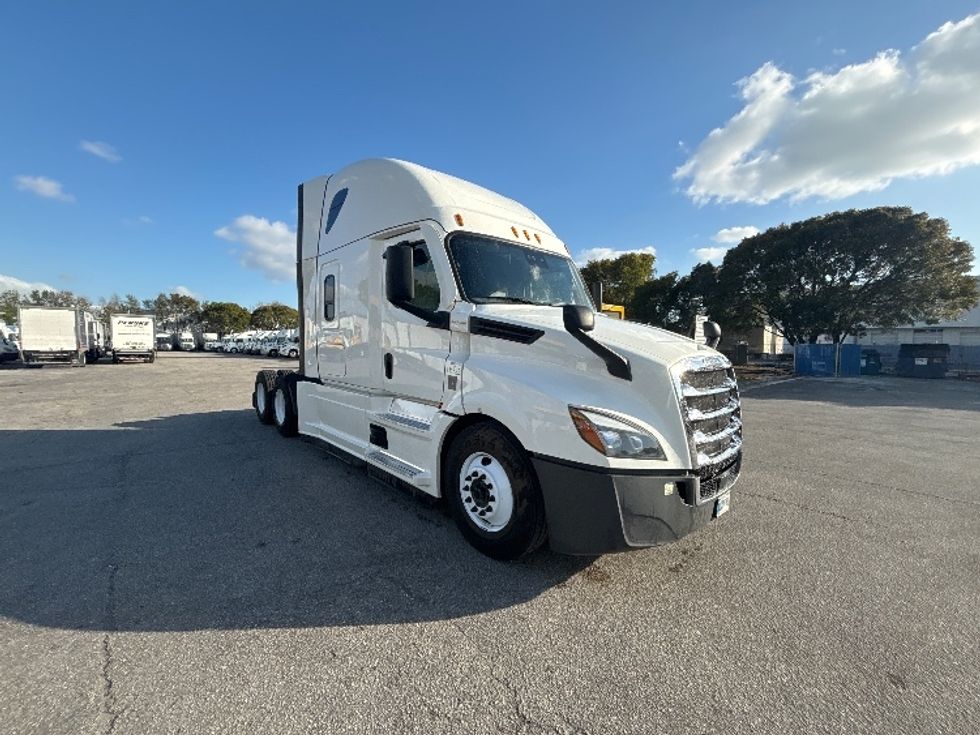 2022 Freightliner T12664ST Sleeper Tractor