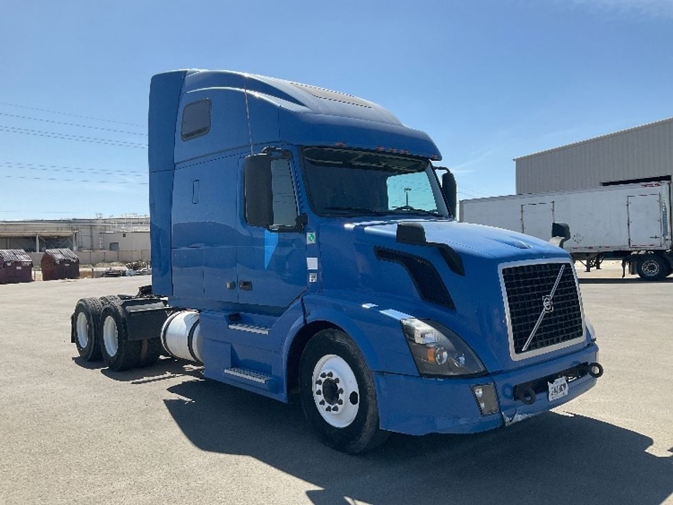 2017 Volvo VNL64T670 Sleeper Tractor