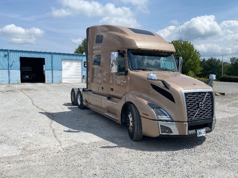 2019 Volvo VNL64760 Sleeper Tractor