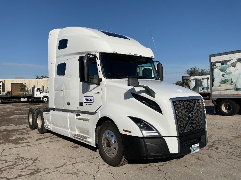 2019 Volvo VNL64760 Sleeper Tractor