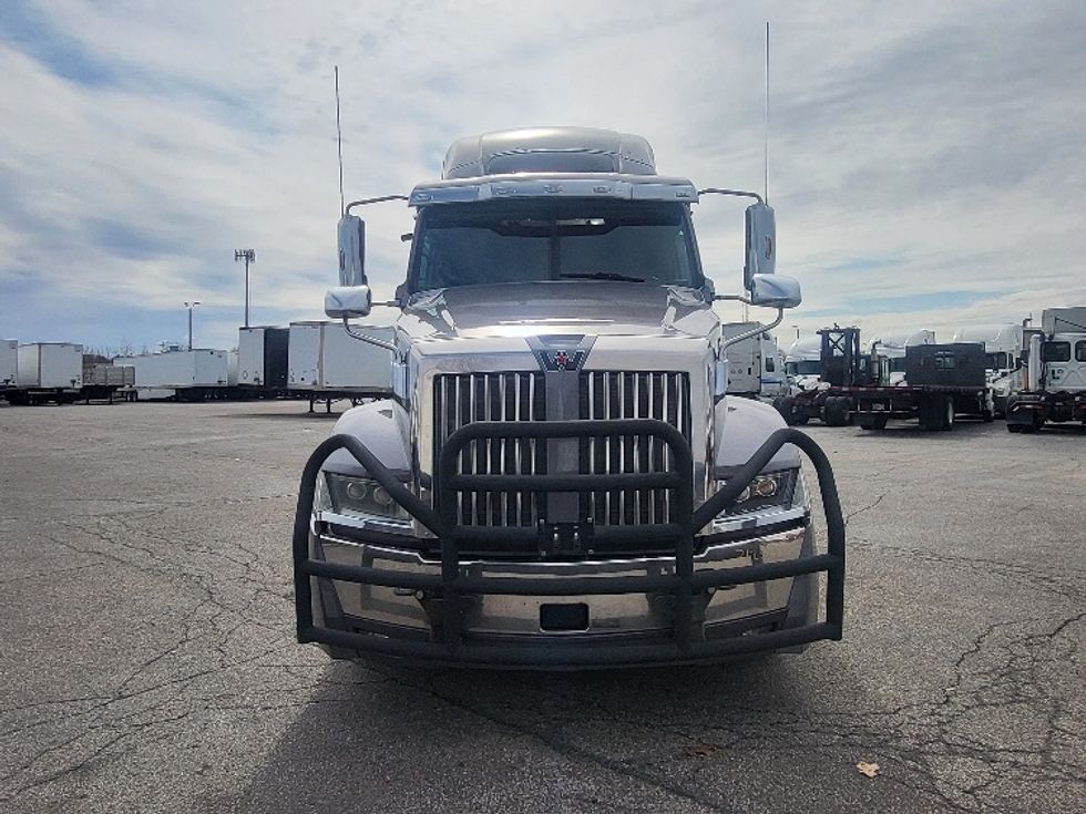 2019 Western Star 5700XE Sleeper Tractor